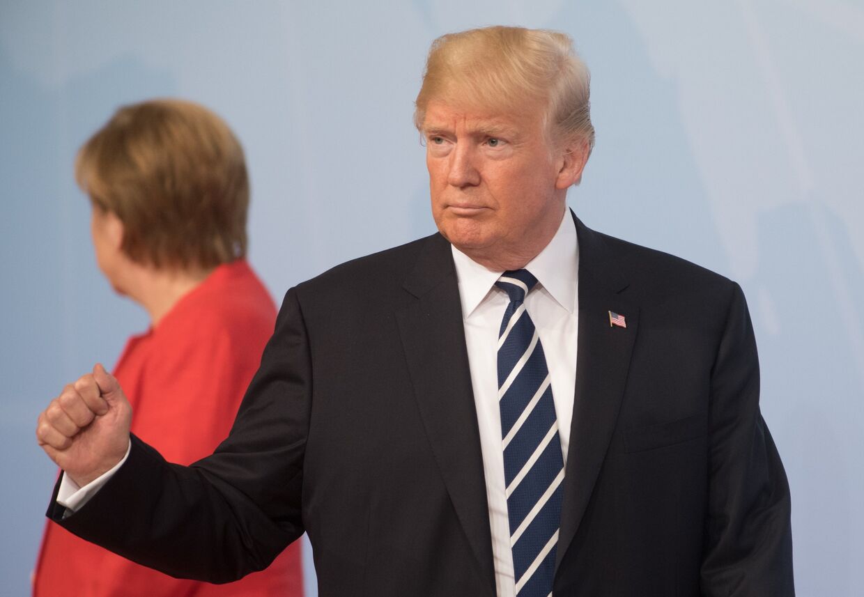 Дональд Трамп на церемонии официальной встречи канцлером Германии Ангелой Меркель глав делегаций государств-участников Группы двадцати G20 в Гамбурге. 7 июля 2017