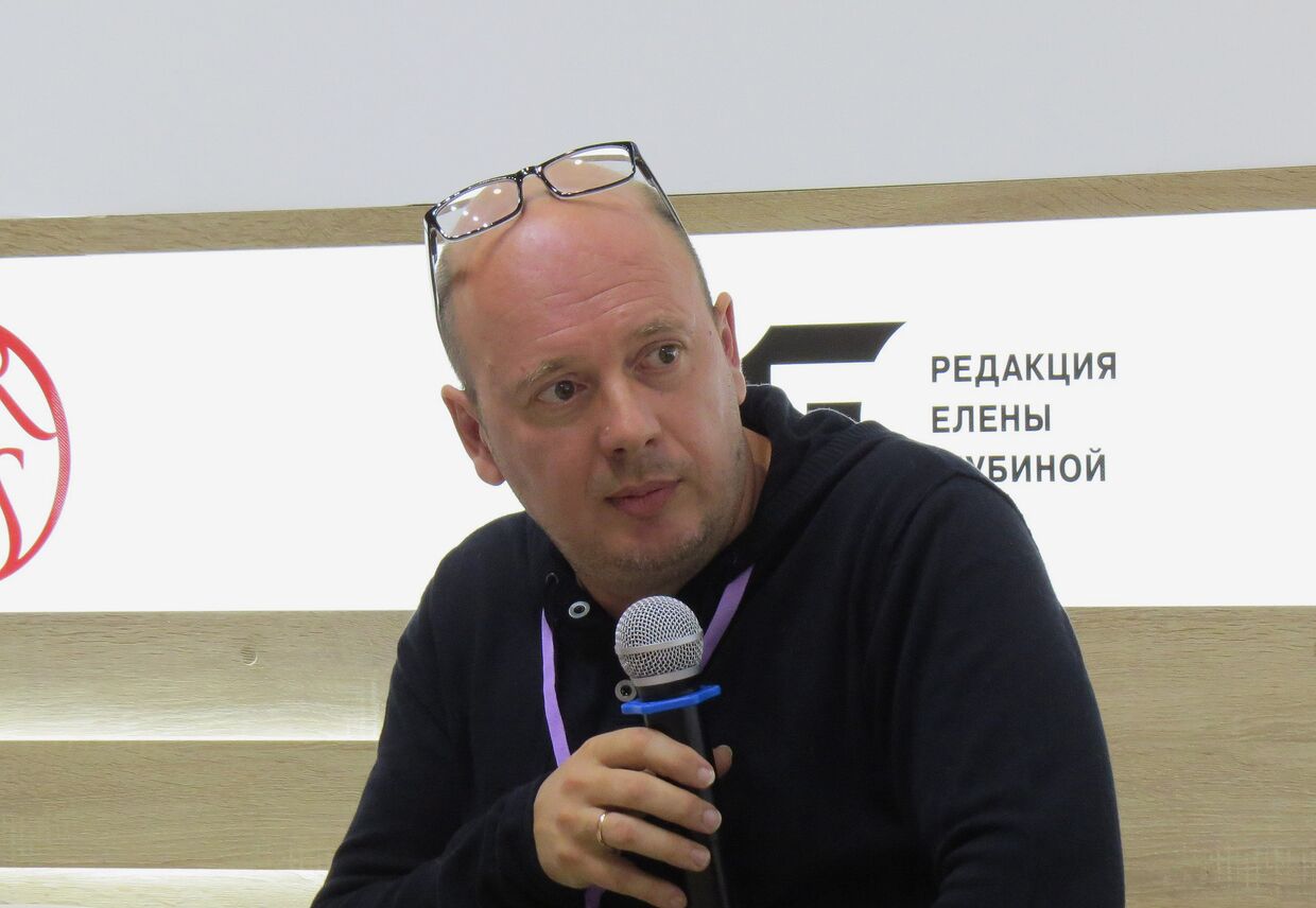 Латвийский писатель Слава Сэ